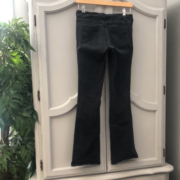 Illegal Jeans 💜 - Picture 2 of 13